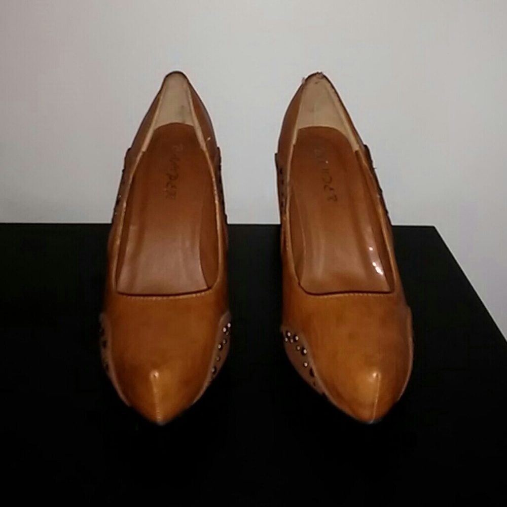 Never worn brown 👠